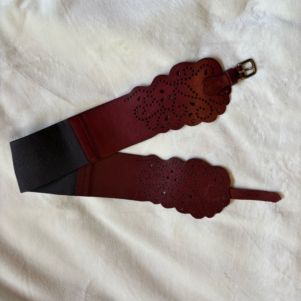 Elegant Burgundy Leather Belt